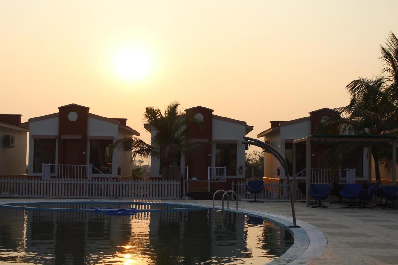 Flamingo Club And Resort Una 3 Km Away From Diu Check Post Екстериор снимка