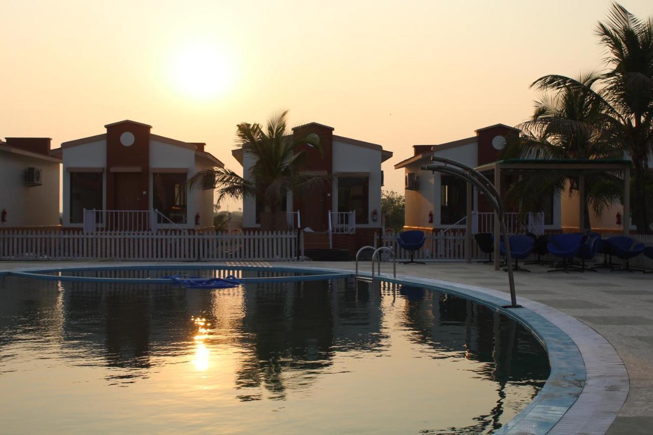 Flamingo Club And Resort Una 3 Km Away From Diu Check Post Екстериор снимка