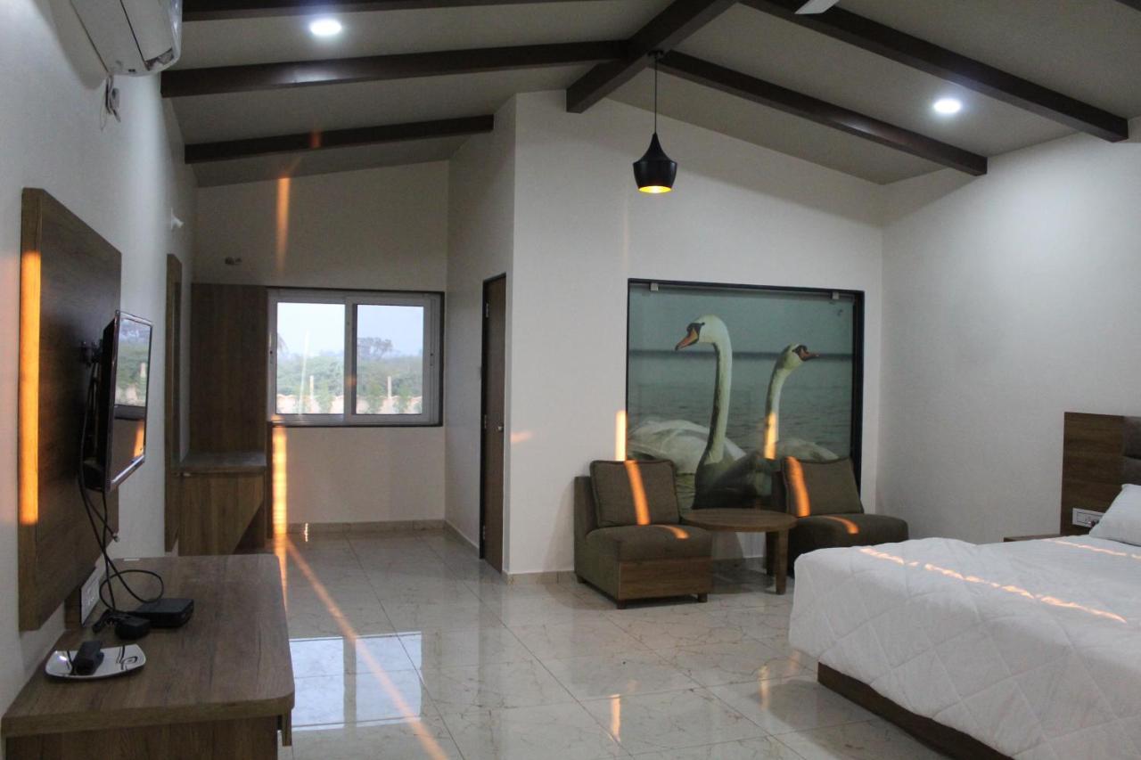 Flamingo Club And Resort Una 3 Km Away From Diu Check Post Екстериор снимка