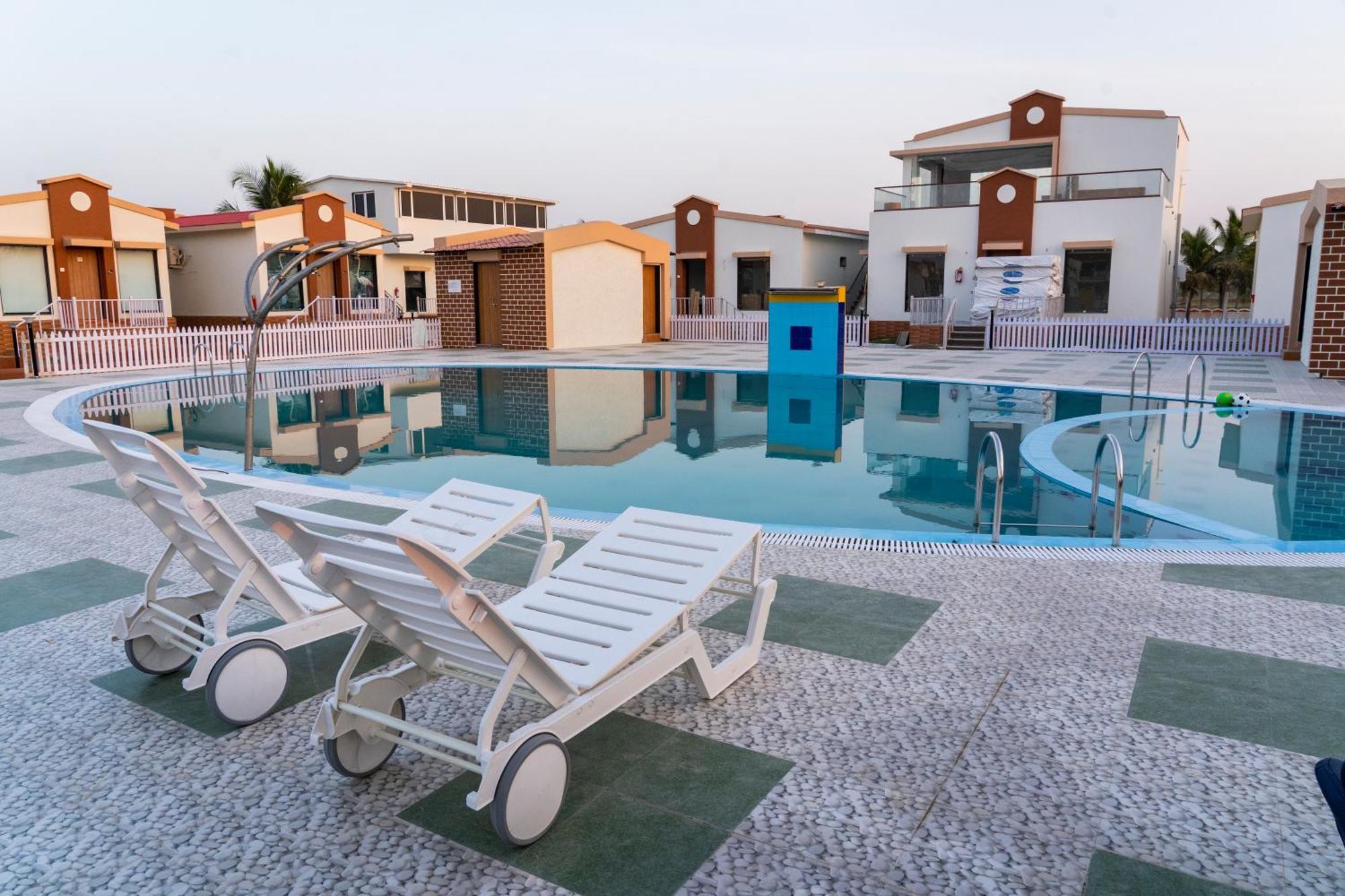 Flamingo Club And Resort Una 3 Km Away From Diu Check Post Екстериор снимка
