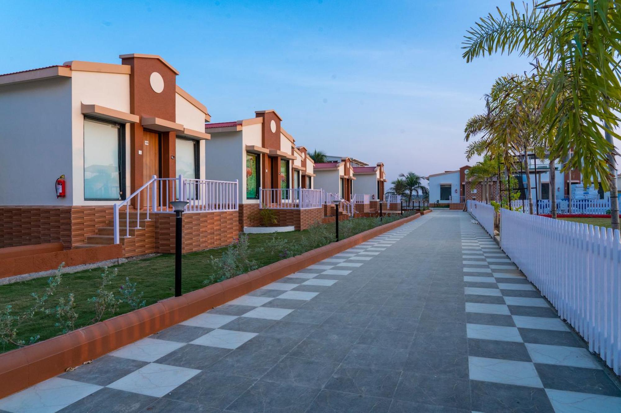 Flamingo Club And Resort Una 3 Km Away From Diu Check Post Екстериор снимка