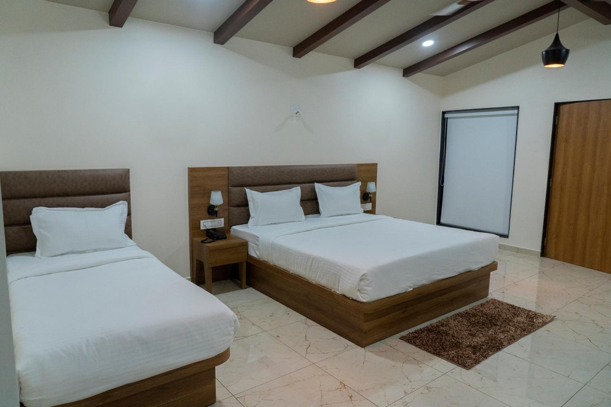 Flamingo Club And Resort Una 3 Km Away From Diu Check Post Екстериор снимка